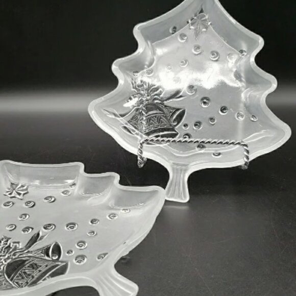 Frosted Christmas Tree Plates Set of 2 Celebrations Crystal Clear Glass - Picture 5 of 7